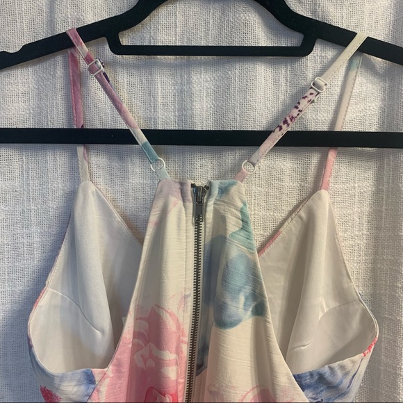 Floral Romper with lace cutout 🌸 - Picture 7 of 8